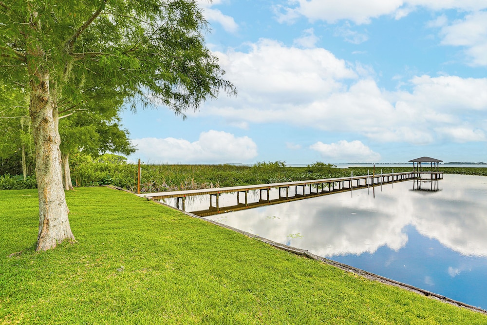 Dock + Screened Porch: Lake Istokpoga Retreat