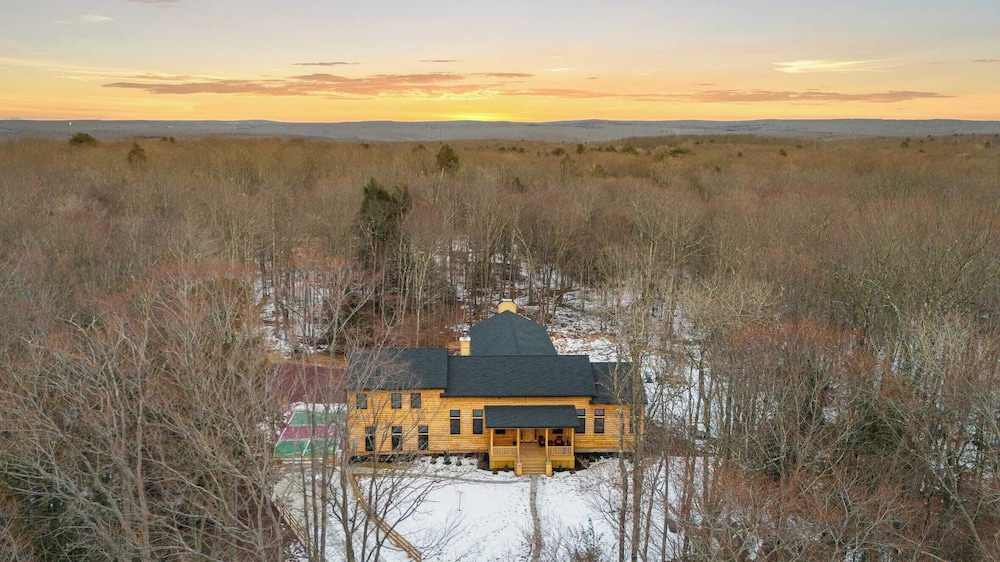 Grand Timber by Avantstay Indoor Pool, Sports Court, Game Room, & More!