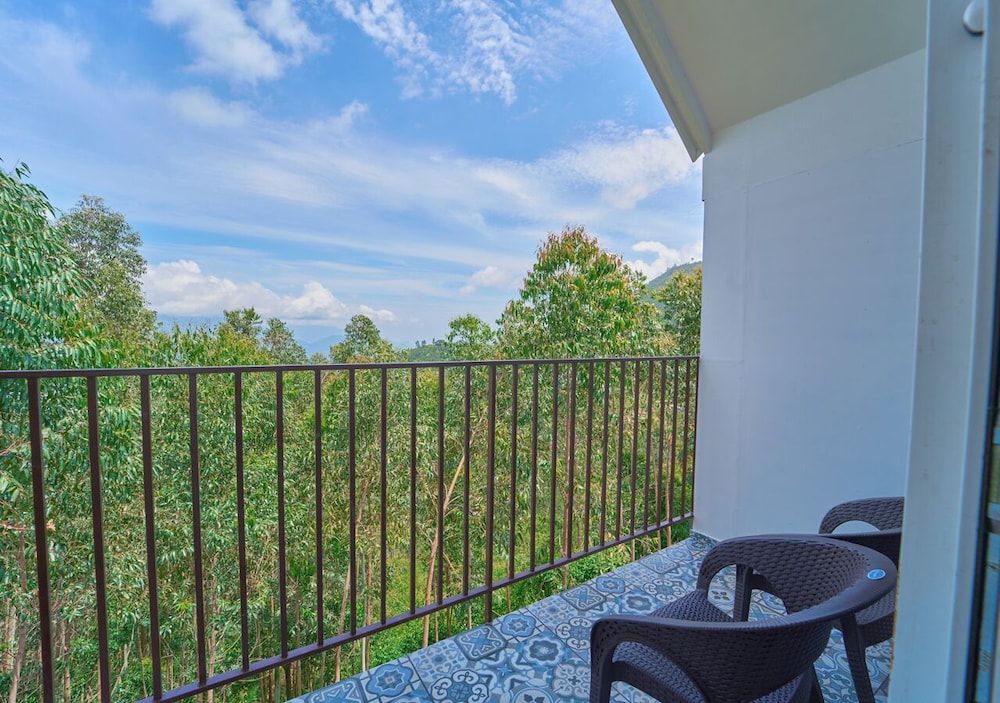 Gardenia Kanthalloor by VOYE HOMES