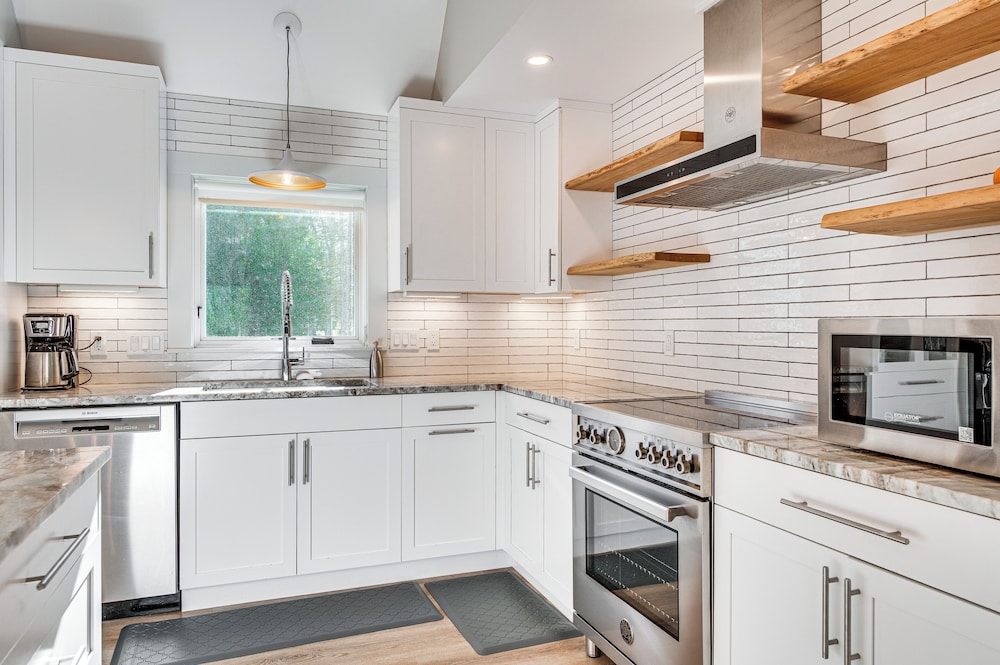 Custom-built Home Near Piscataqua River!
