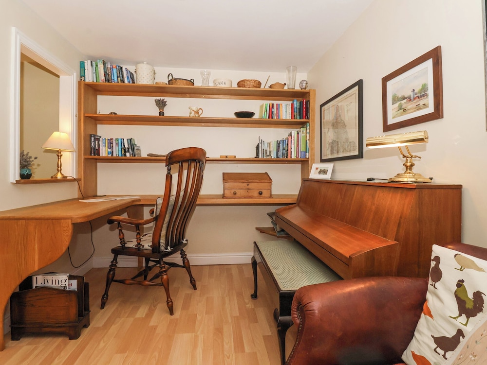 3 Westgate Mews
