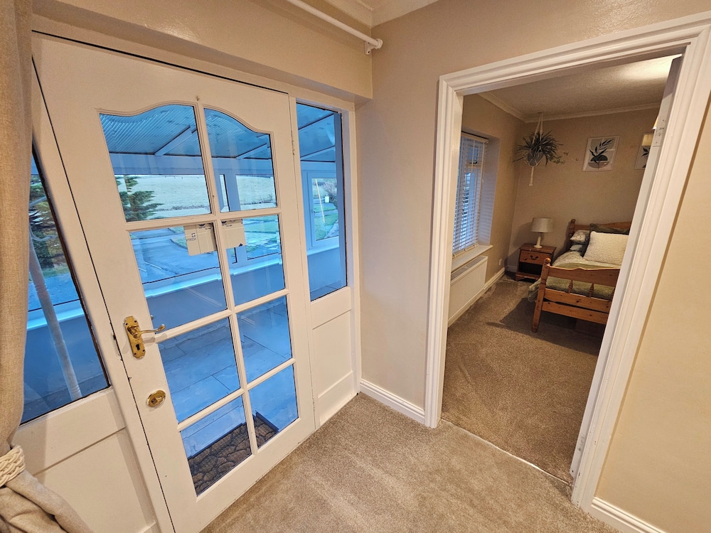 Seaside Bliss Retreat - 5 Bedroom House
