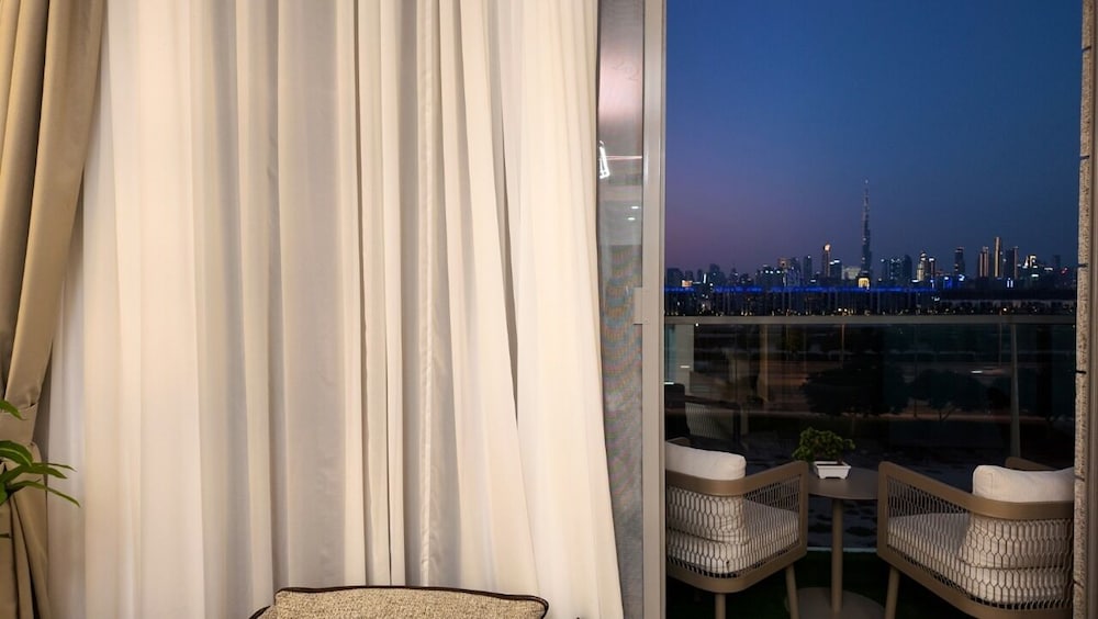Luxury 1BR w/ Balcony & Burj Khalifa View