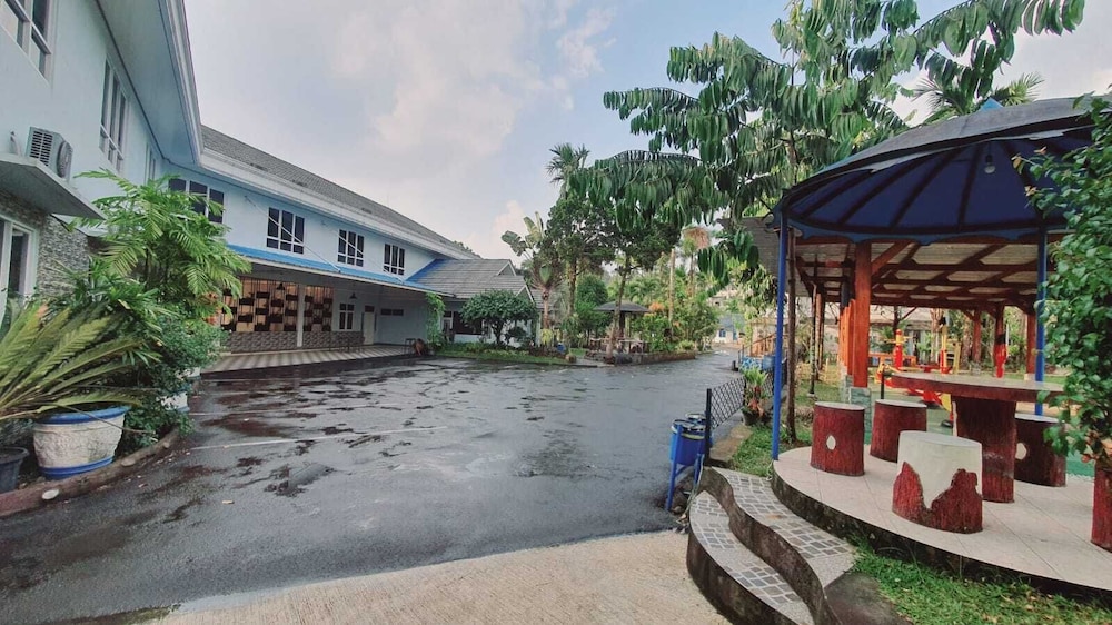 Aries Biru Hotel & Villa