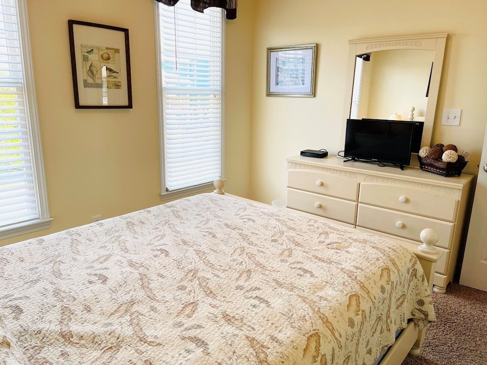 Angling Inn 4 Bedroom Home by RedAwning view 4