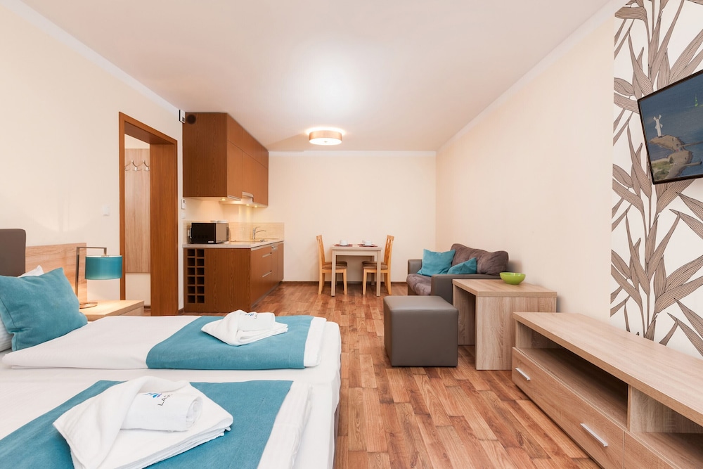 Villa Mistral Apartments by Renters view 5