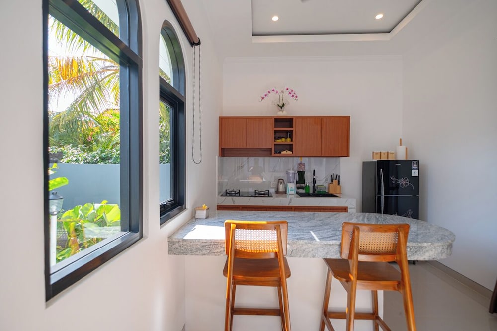 Crystal Flow Guest House & Apartment Canggu