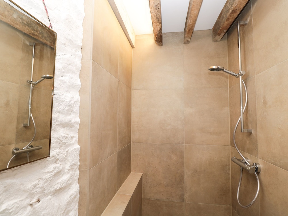 High Cogges Farm Holiday Cottages The Granary