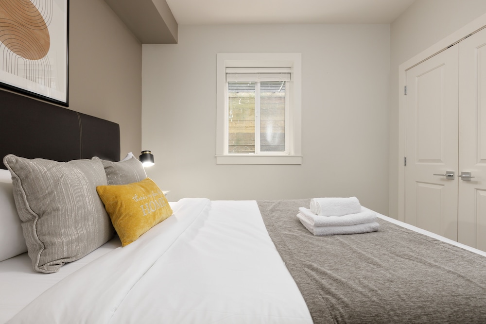 829 Laird - Image 3
