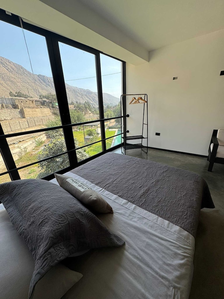 w Elegant 7BR Home w Pool in Santa Eualia