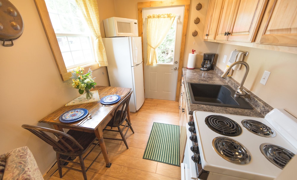 Thorp House Inn & Cottages
