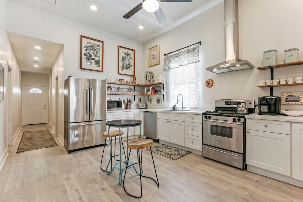 New Orleans Vacations - Renovated Historic 4BR House Near Magazine St Uptown - Property Image 22