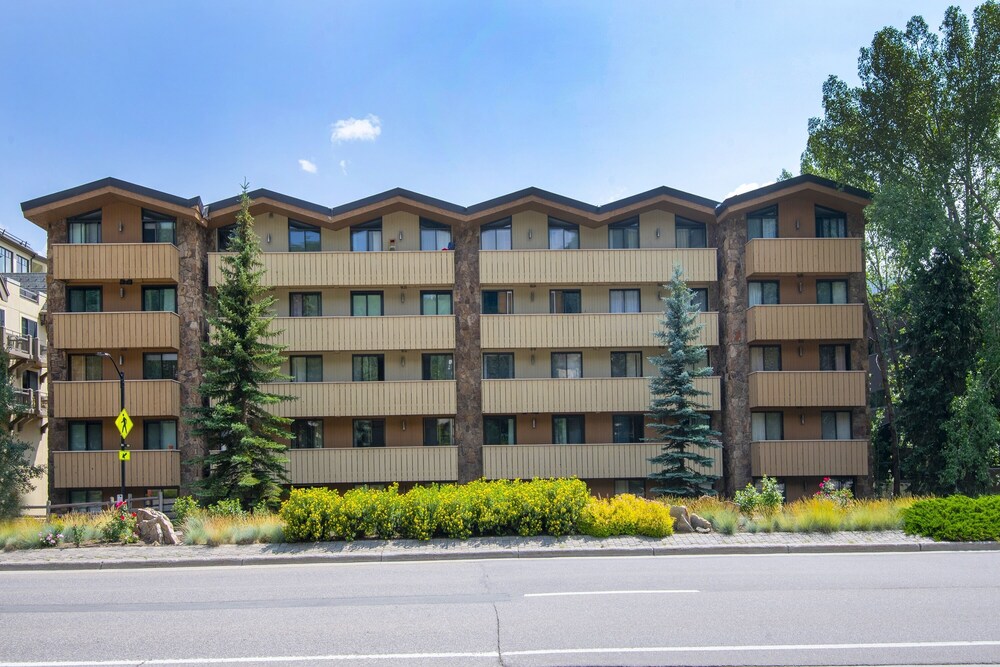 Scorpio 103 4 Bedroom Condo by RedAwning view 5