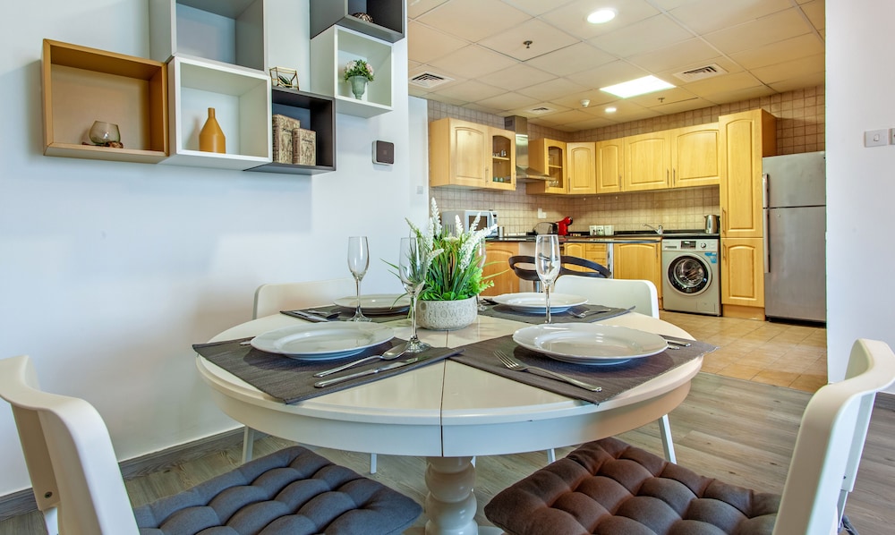 1B-Armada 3-2506 by bnbme homes