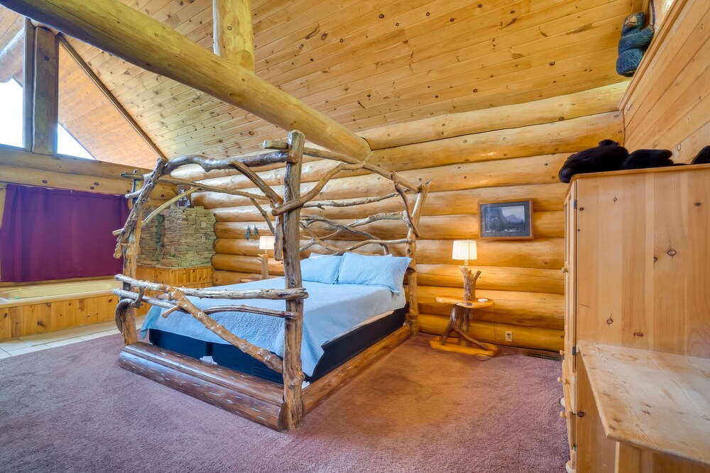 Gatlinburg Cabin w/ Mtn-view Deck ~ 11 Mi to Dtwn view 4