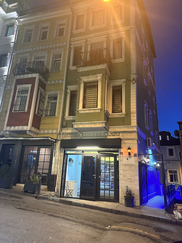 Green Bird Süit - Image 24