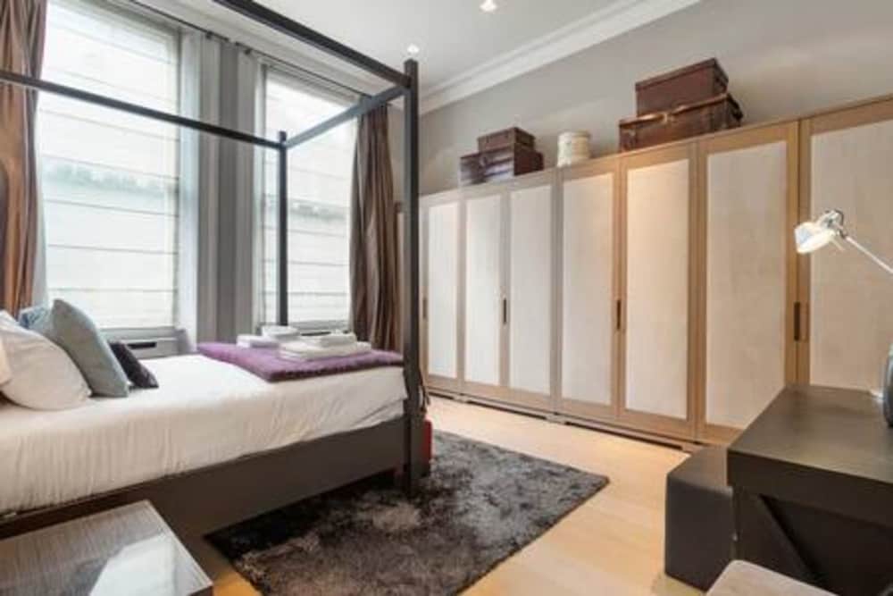 3-bdr Magnificent Harrods Knightsbridge Apartment