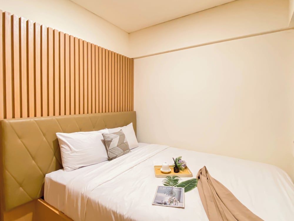 Cozy And Minimalist 1Br With Working Room Meikarta Apartment