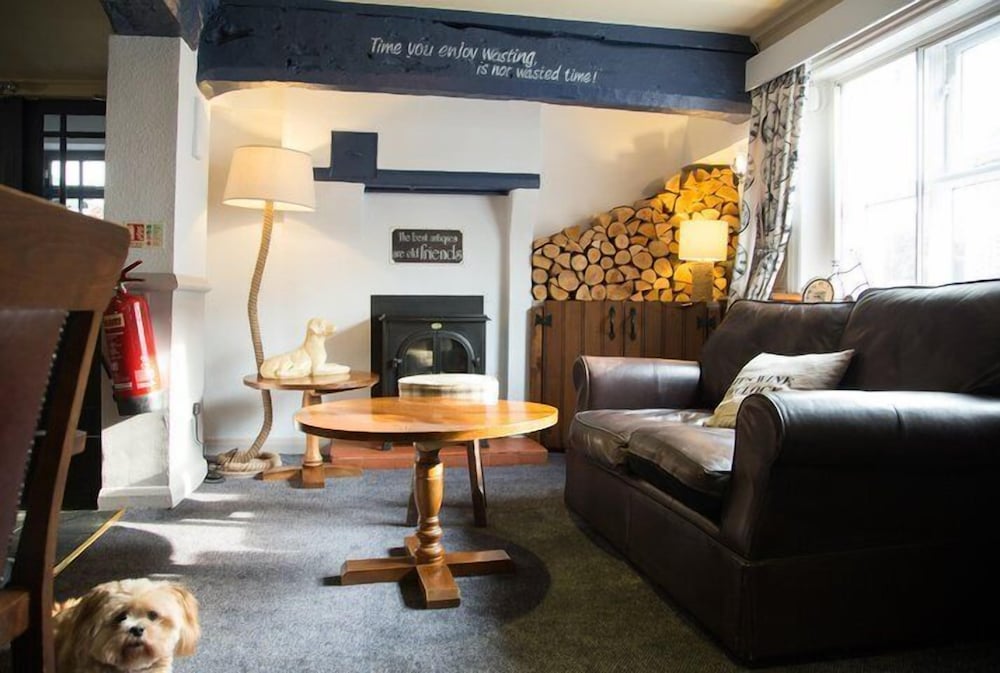 The Bluebell Inn and Lodge
