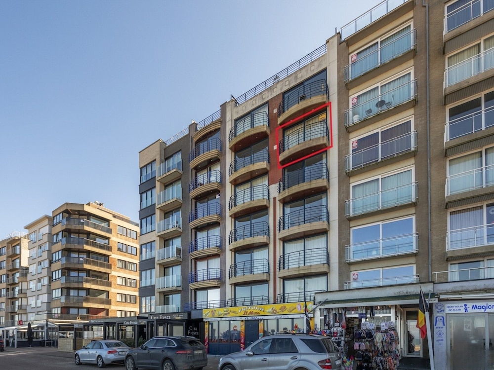 Central Seafront Apartment in Koksijde