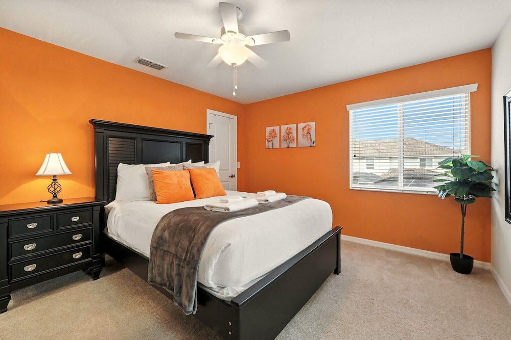 Vibrant 5BR Family Retreat in Storey Lake!