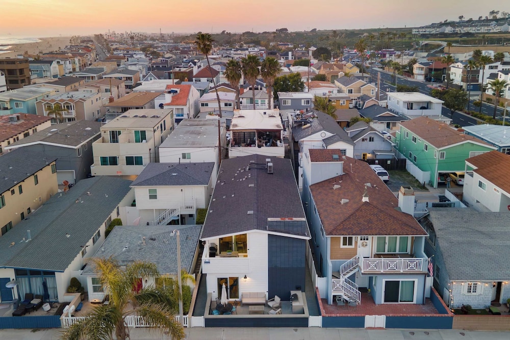 Coastal-chic Newport Stay Steps to the Beach, Dining & Boardwalk Optional Add-on Unit