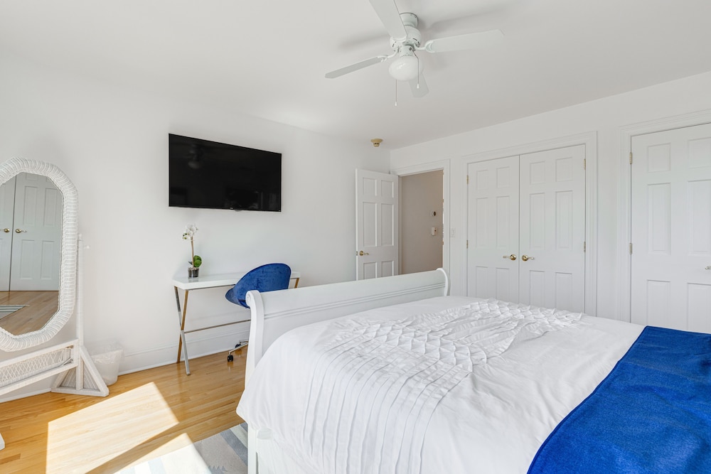 Hamptons Home Near Beaches w/ Pool & Water Views! view 4