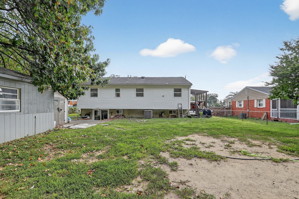 Spacious Getaway Near Dc & Potomac River 3 Bedroom Home