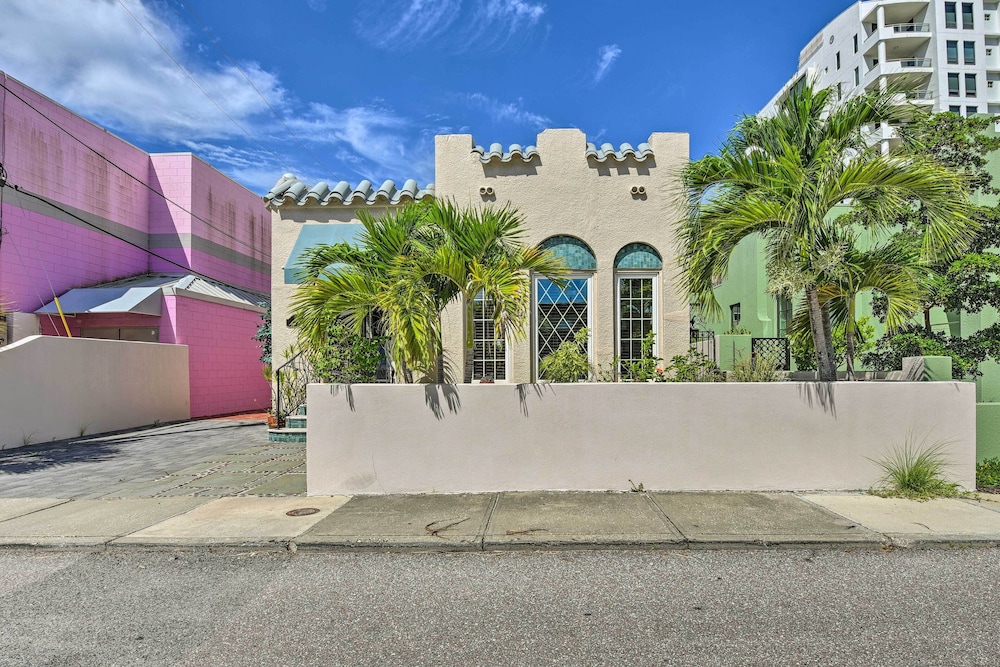 Sarasota Home in Historic District w/ Patio!