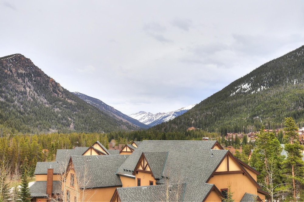 2311 Red Hawk Lodge 2 Bedroom Condo by RedAwning