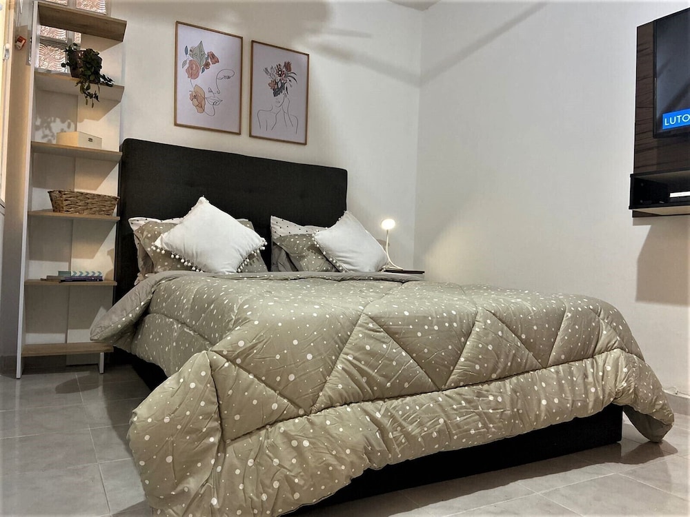 Mercanti Apts Caney view 4