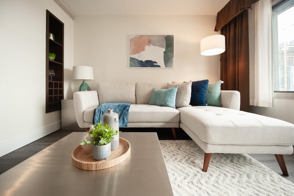 Luxury Downtown One Bedroom Suite view 5