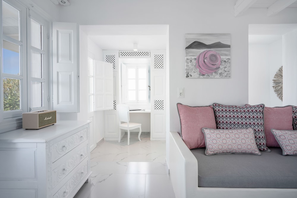 Oia Sunset Villas