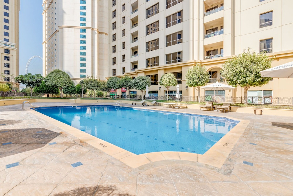 GLOBALSTAY. Modern Ap steps to JBR Beach
