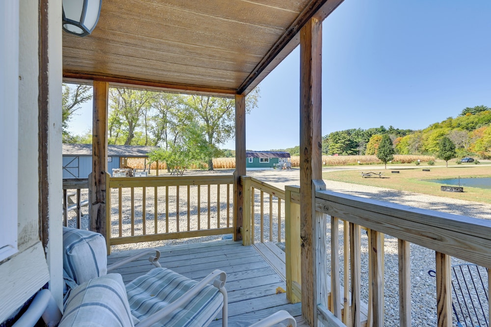 Cabin w/ Trail & Pond Access in Steamboat Rock!