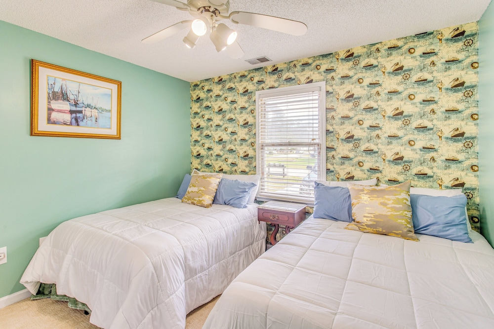 3 Mi to Ocean: Home w/ Deck in Little River!