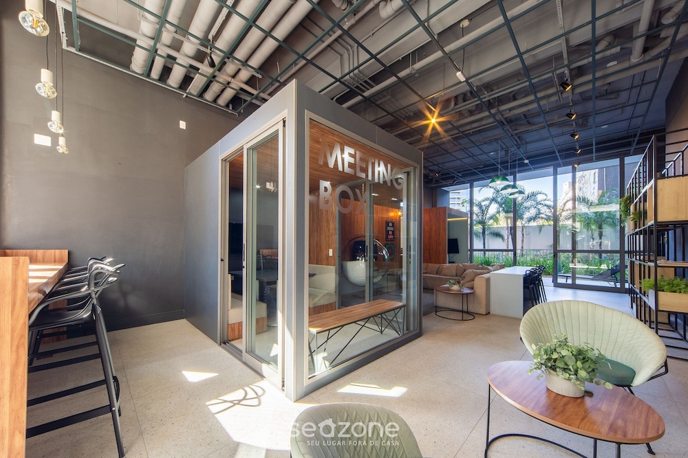 Beautiful Studio 290m From the Metro Hox1010