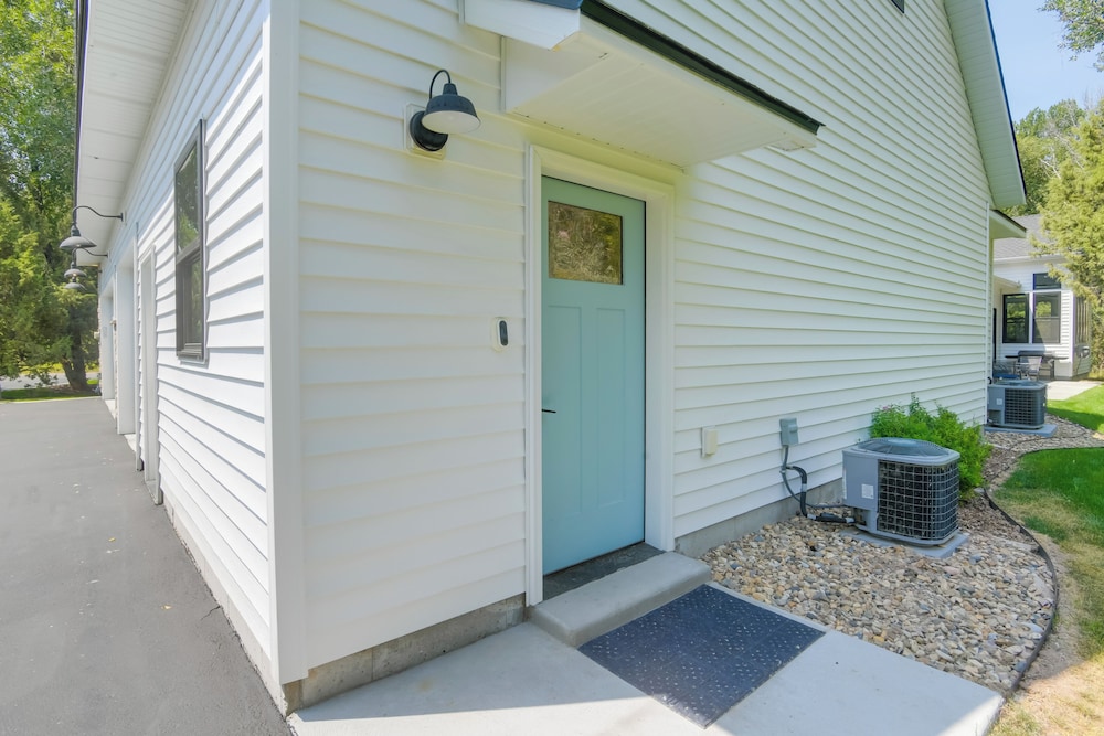Ski, Hike, Explore: Modern Guest Suite in Rigby