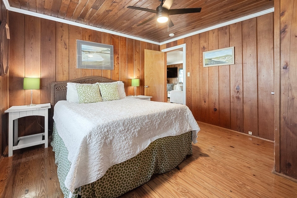Laughin Place V 5 Bedroom Home by Peace Vacations