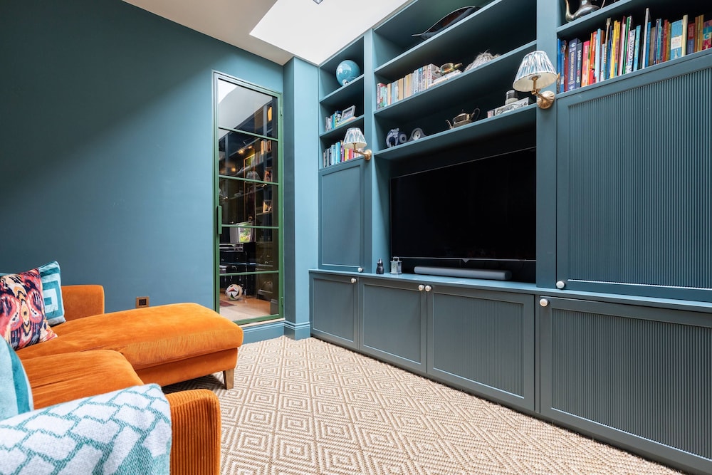 Westover Road III by Onefinestay