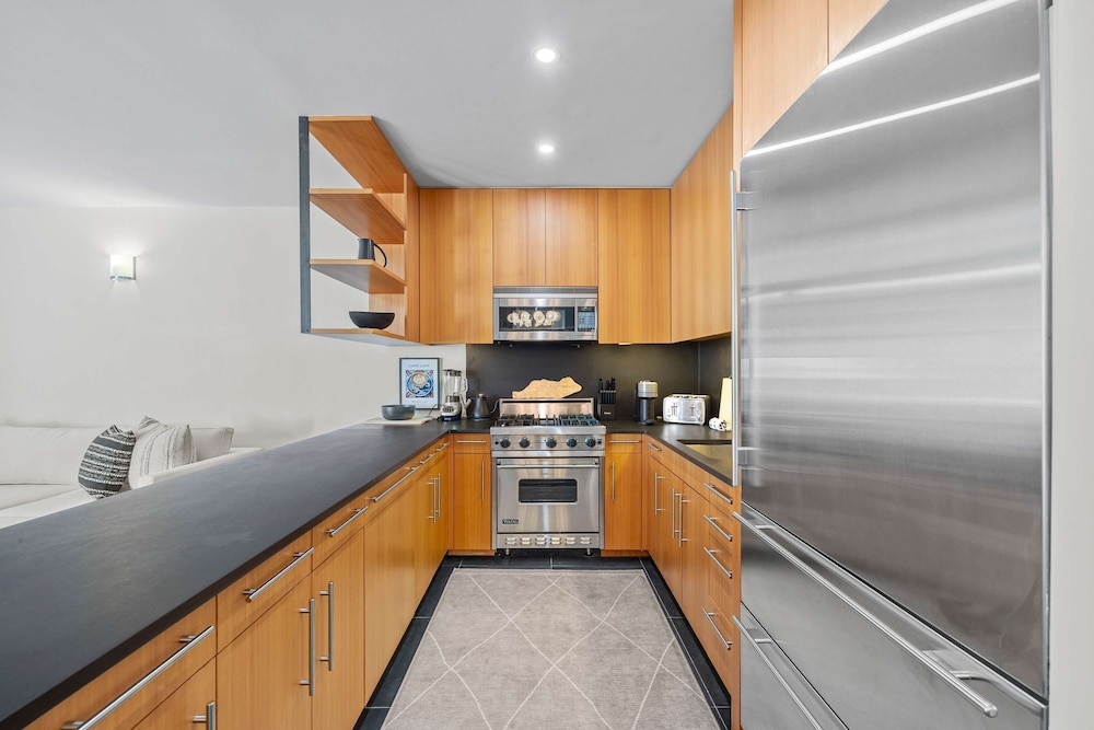 Prince by Rove Travel 2BR Soho Condo w Terrace