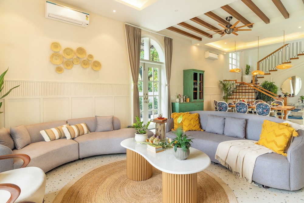 Esh Cottages Birch | Hillside 4-BHK Hideaway With Lush Garden, Common Pool, & Gaming Zone