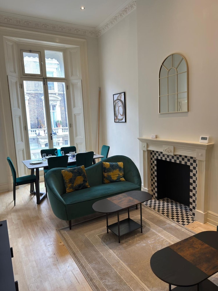 Newly Refurbished - Awesome 3 Bedroom Notting Hill Very Central With a Balcony