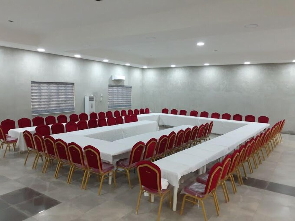Hillview Apartments
