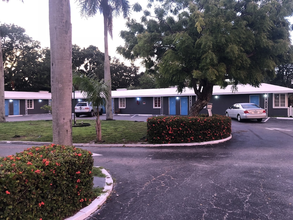 Hotel Bay Breeze Inn Bradenton Downtown - Image 1