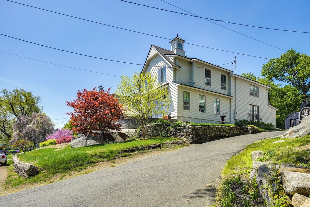 Walk to Beach: Luxe Home w/ Fire Pit in Rowayton!