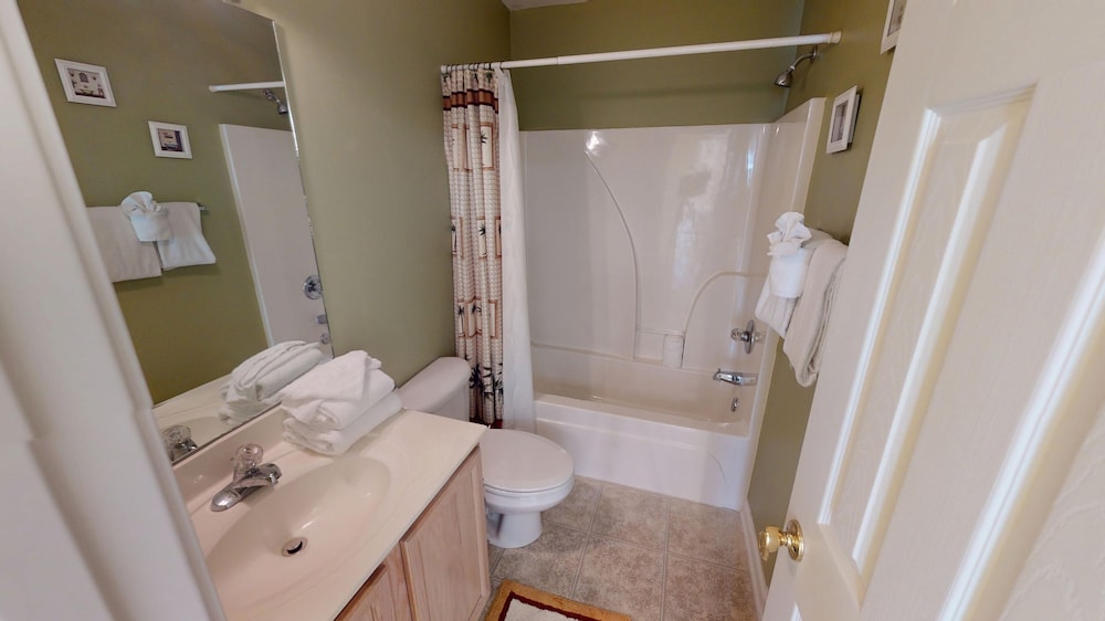 River Oaks 7g 2 Bedroom Condo