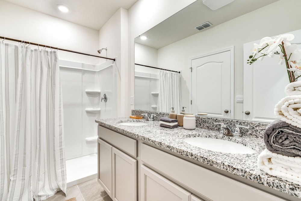 Playground Access: Winter Haven Getaway w/ Patio!