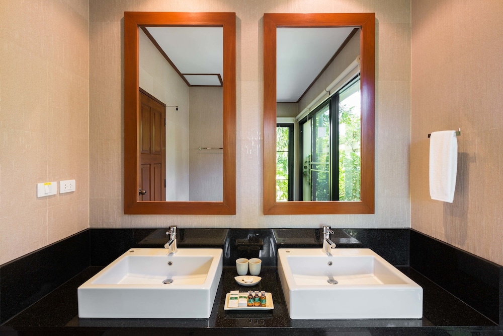 Nai Harn Baan-Bua Villas