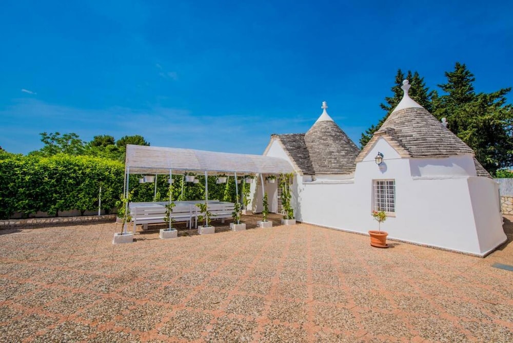Trullo Nonna Itria Trullo con Esclusiva Piscina e Idromassaggio view 2